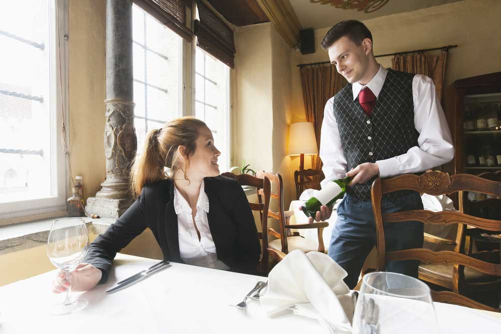 Serving in a restaurant - English for Hospitality